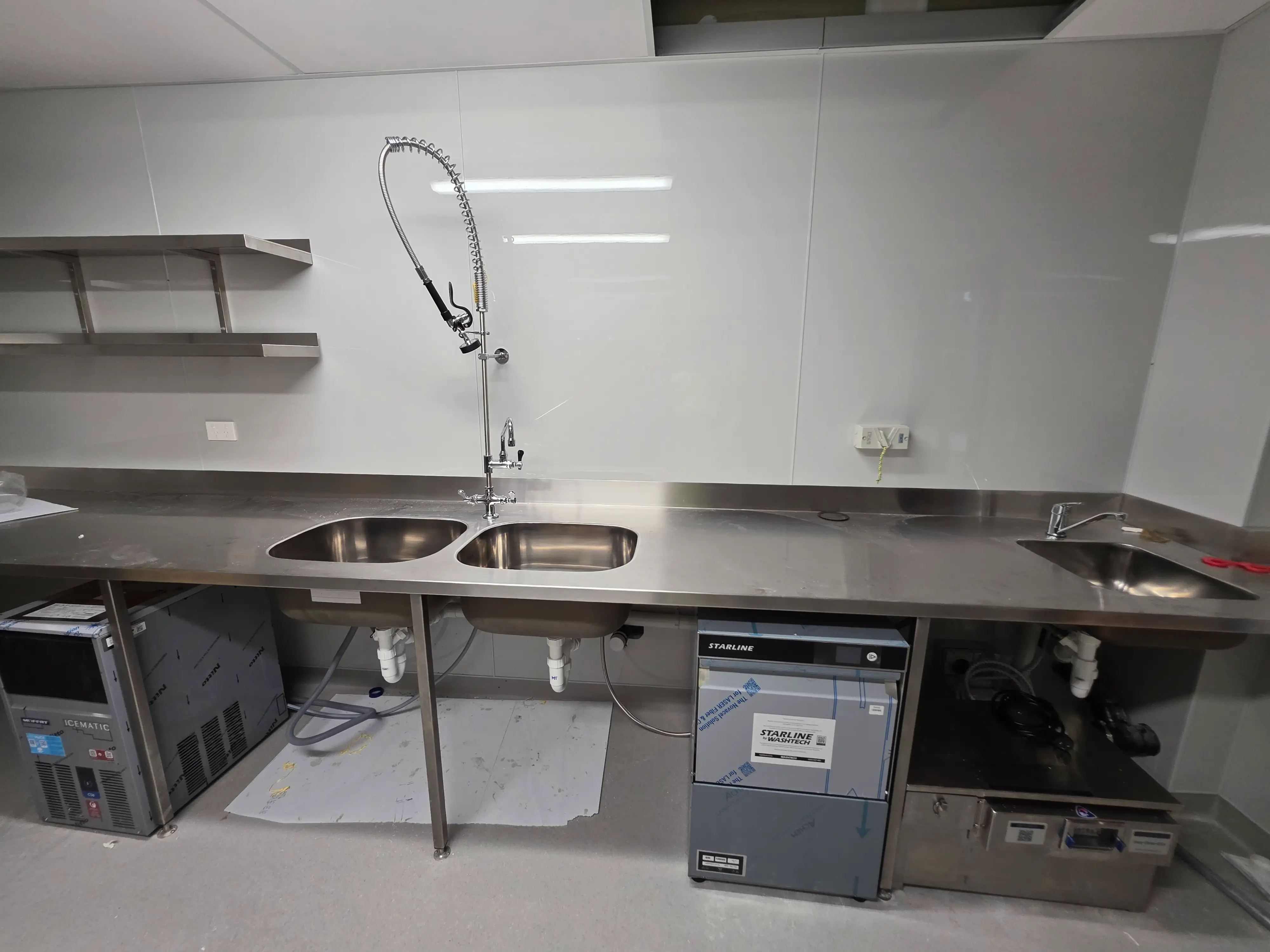 Counter, equipment and customer-facing service zone.