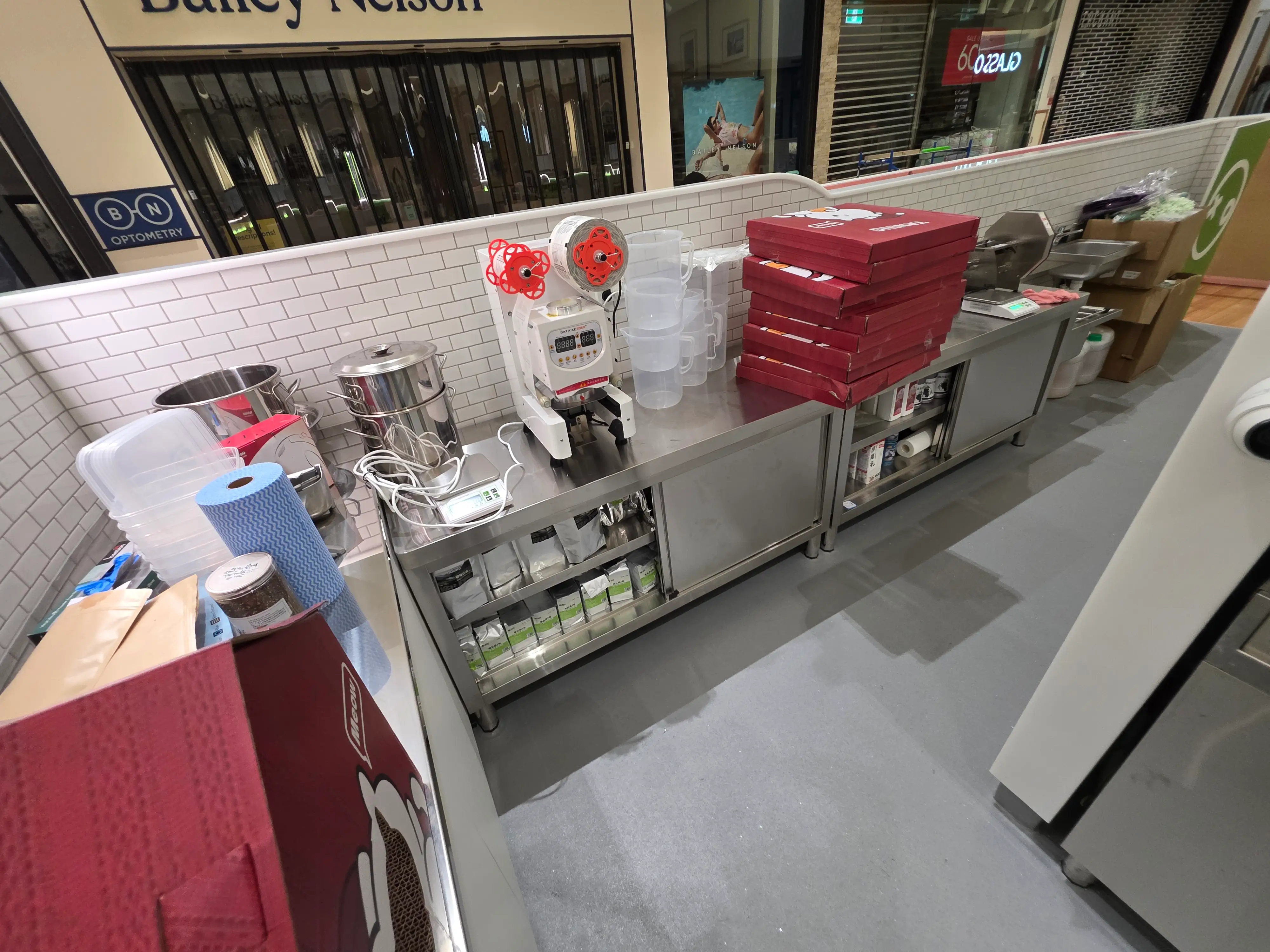 Customer arrival, storage and brand details.