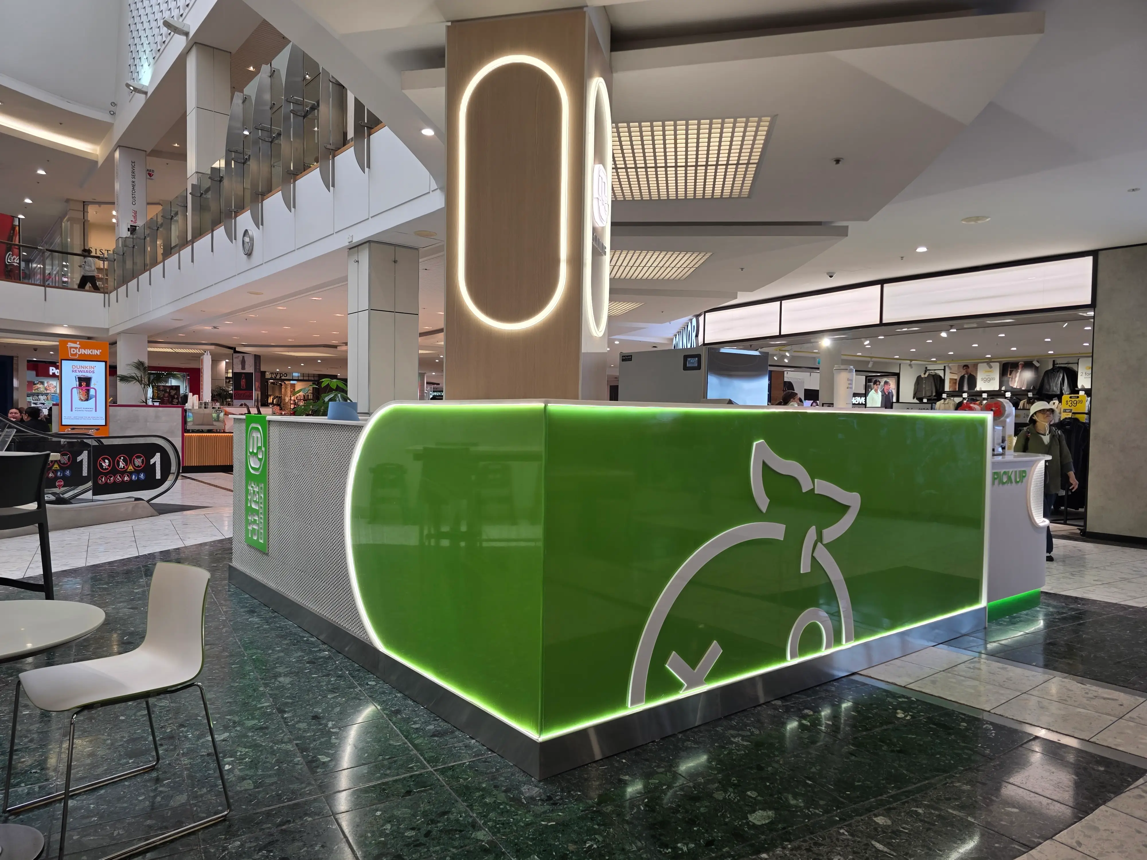 Green-finished customer service point within the shopping centre.